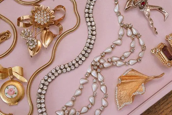 Vintage Mid Century Modern Gold Leaf Brooch with Diamante Crystal Rhinestones