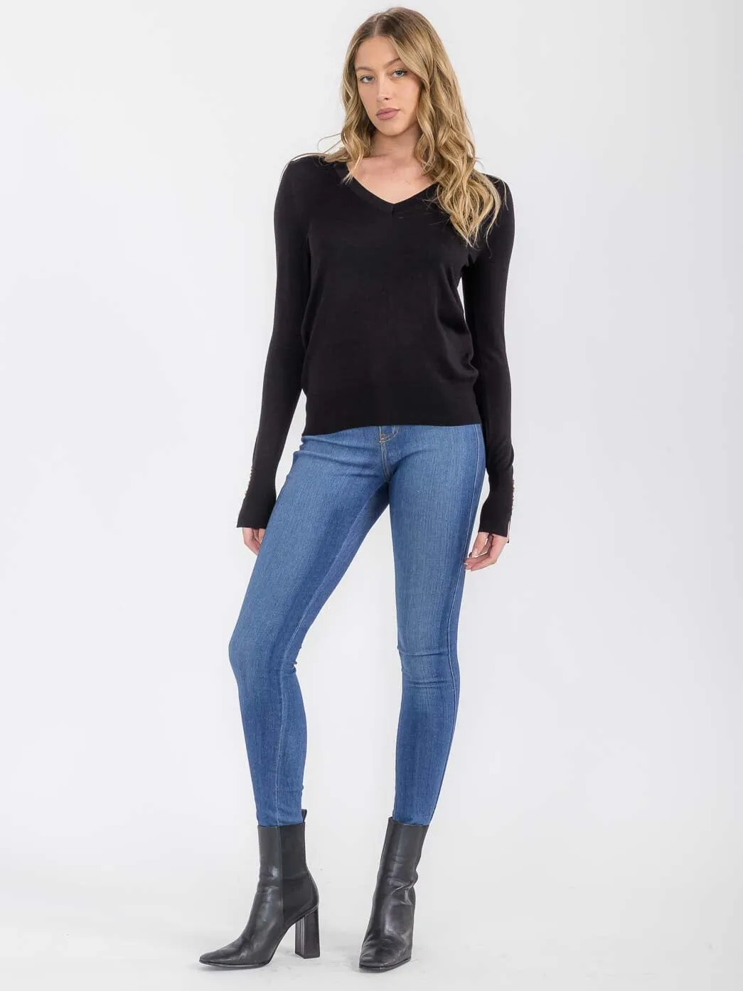 WOMEN'S LONG SLEEVE V-NECK BUTTON DETAILED TOP