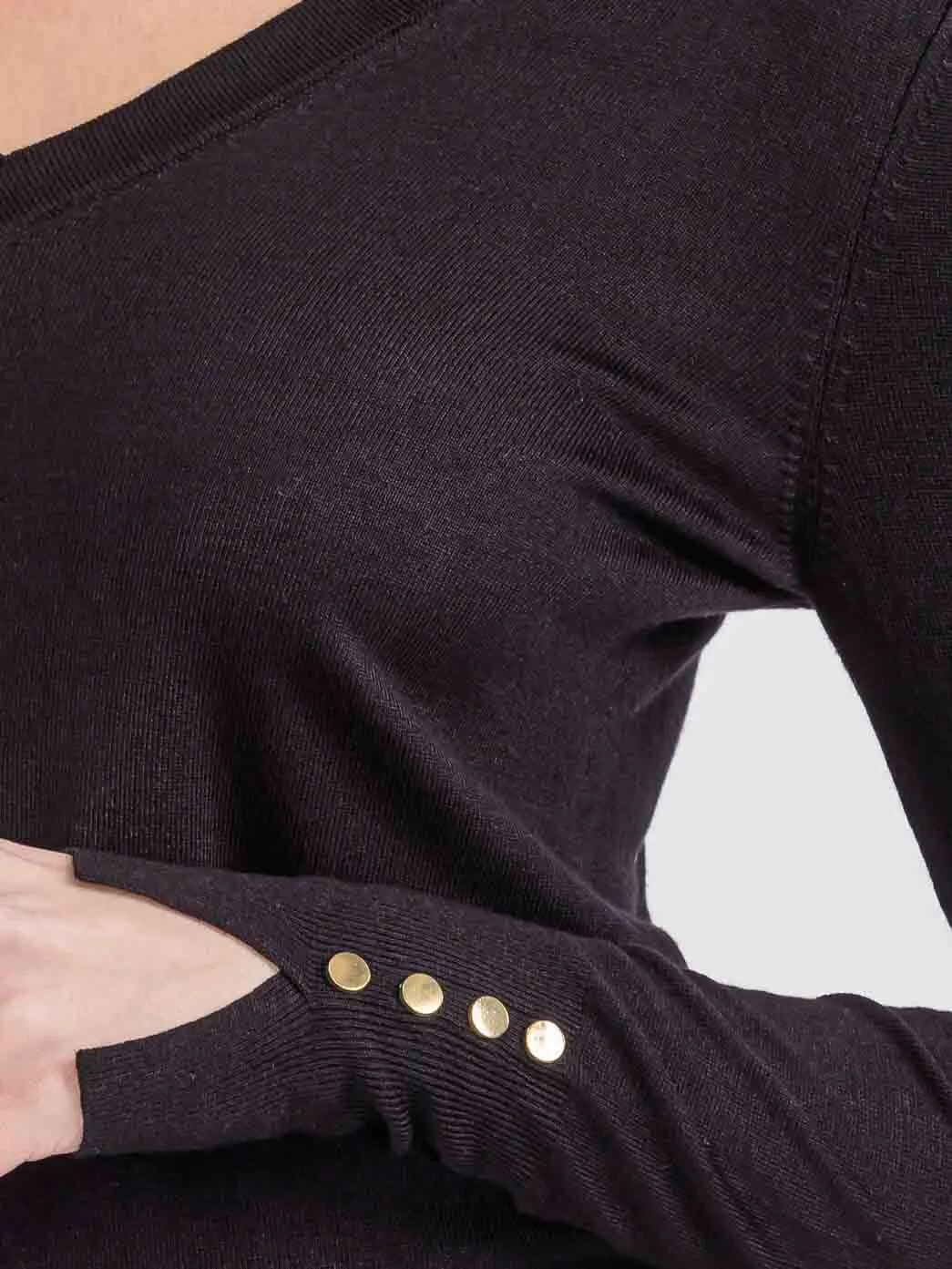 WOMEN'S LONG SLEEVE V-NECK BUTTON DETAILED TOP