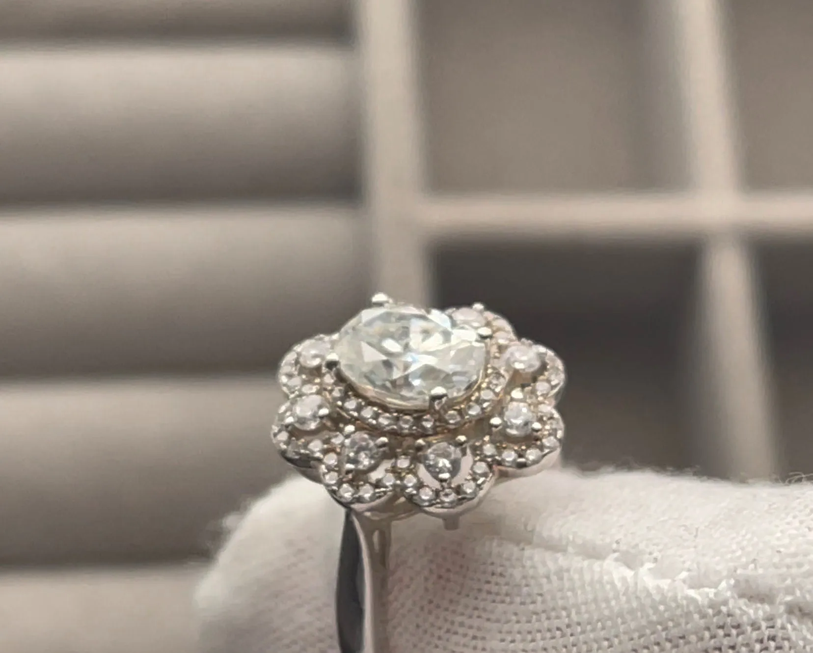 Womens Moissanite Diamond Engagement Ring | 2.0 CT VVS1 Ring | Oval Engagement Ring | Halo Ring | Oval Ring | Wedding Ring | Moissanite Ring