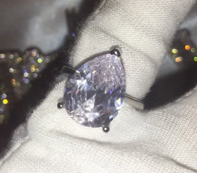 Womens Ring | Teardrop Ring | Engagement Ring Diamond | Engagement Rings UK | Pear Shaped Engagement Ring | Engagement Rings | Promise Ring