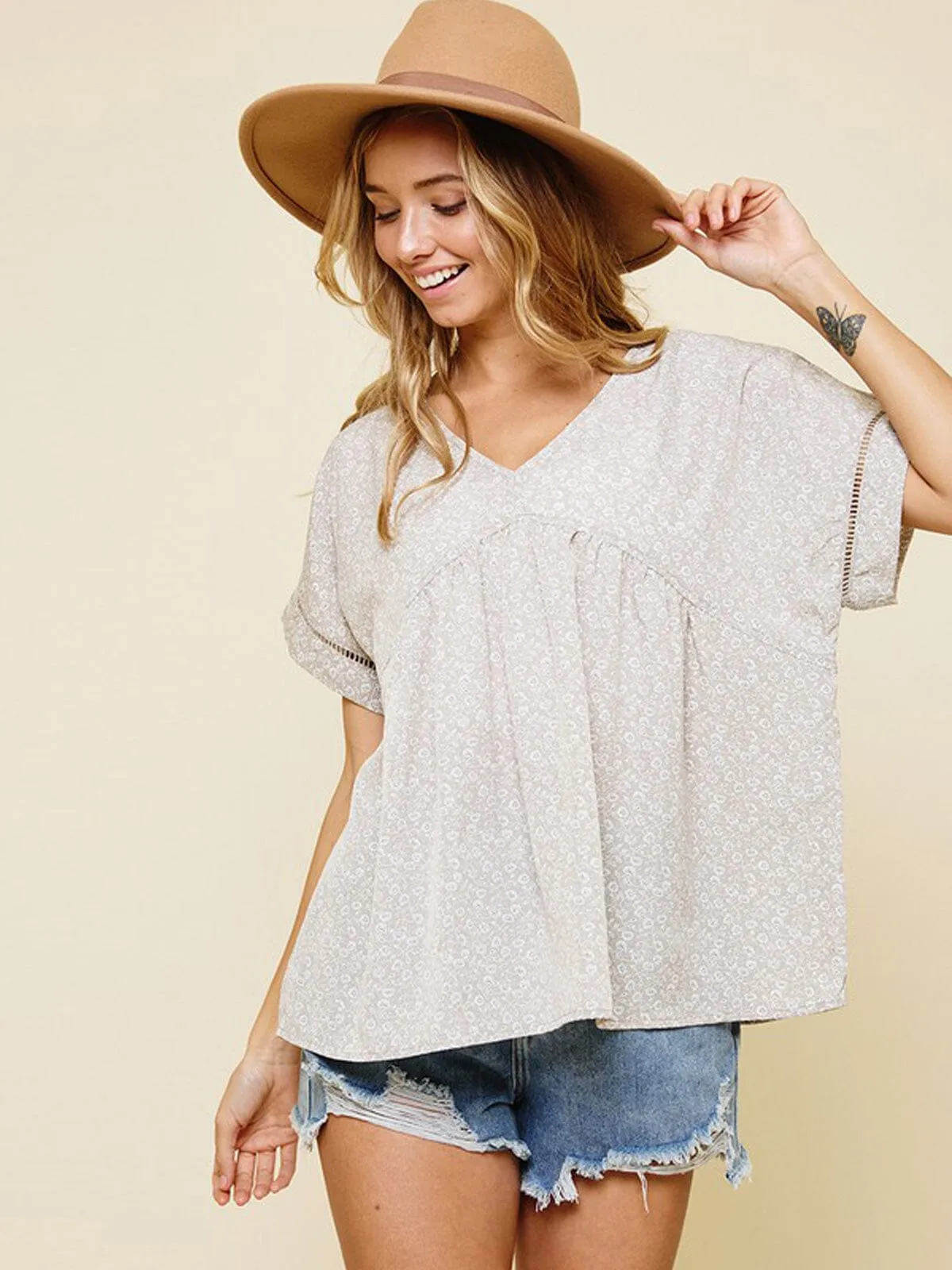 WOMEN'S SHORT SLEEVE V-NECK FLORAL BABYDOLL TOP