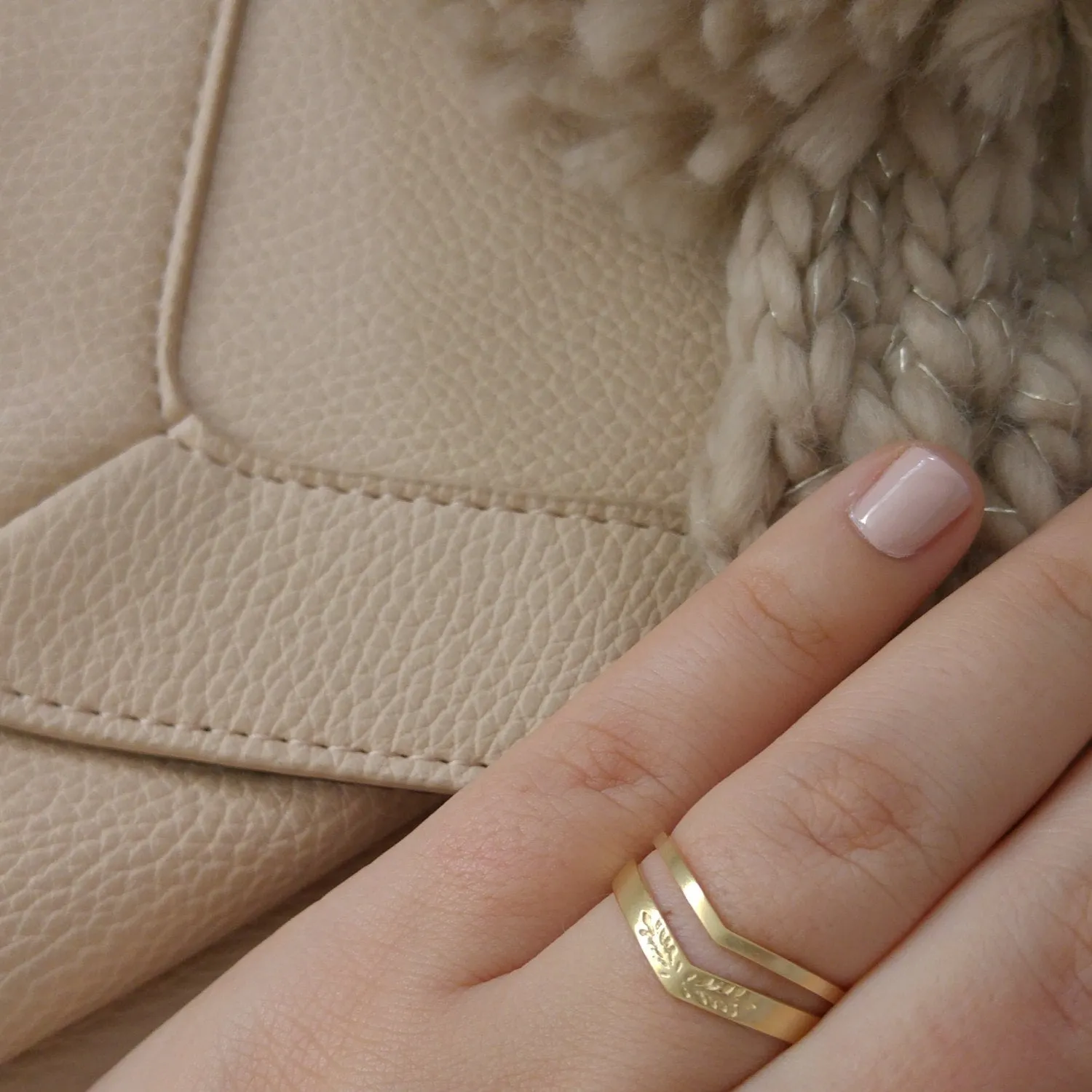 Womens wedding ring set, Unique wedding bands, Vintage style wedding ring, 14k gold leaves wedding rings set, thin v ring, wedding band set