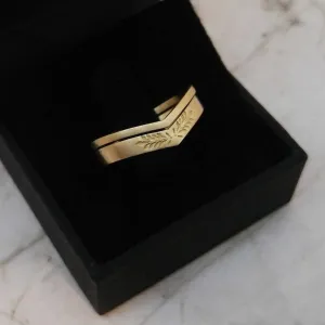 Womens wedding ring set, Unique wedding bands, Vintage style wedding ring, 14k gold leaves wedding rings set, thin v ring, wedding band set